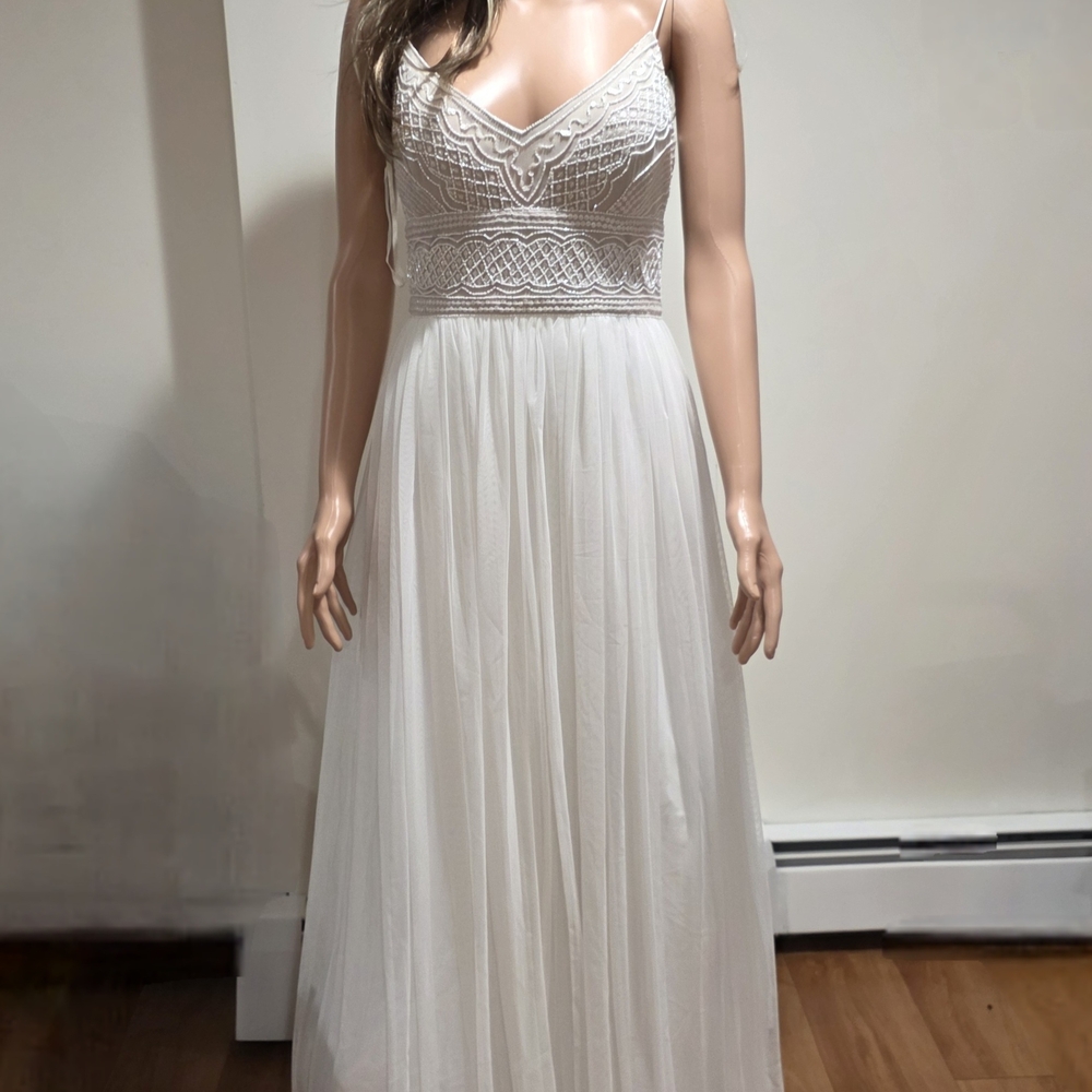 Adrianna Papell - Elegant White Lace Maxi Dress